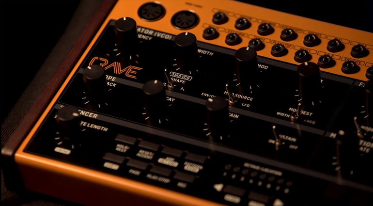 Sintetizador semimodular Behringer Crave